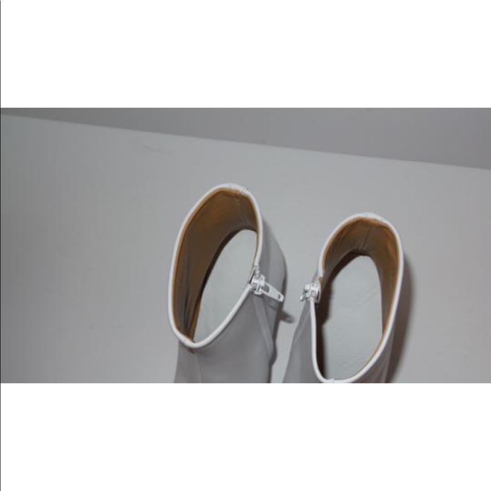 MAISON MARGIELA SPLIT TOE TABI WHITE ANKLE BOOTS - Picture 9 of 9